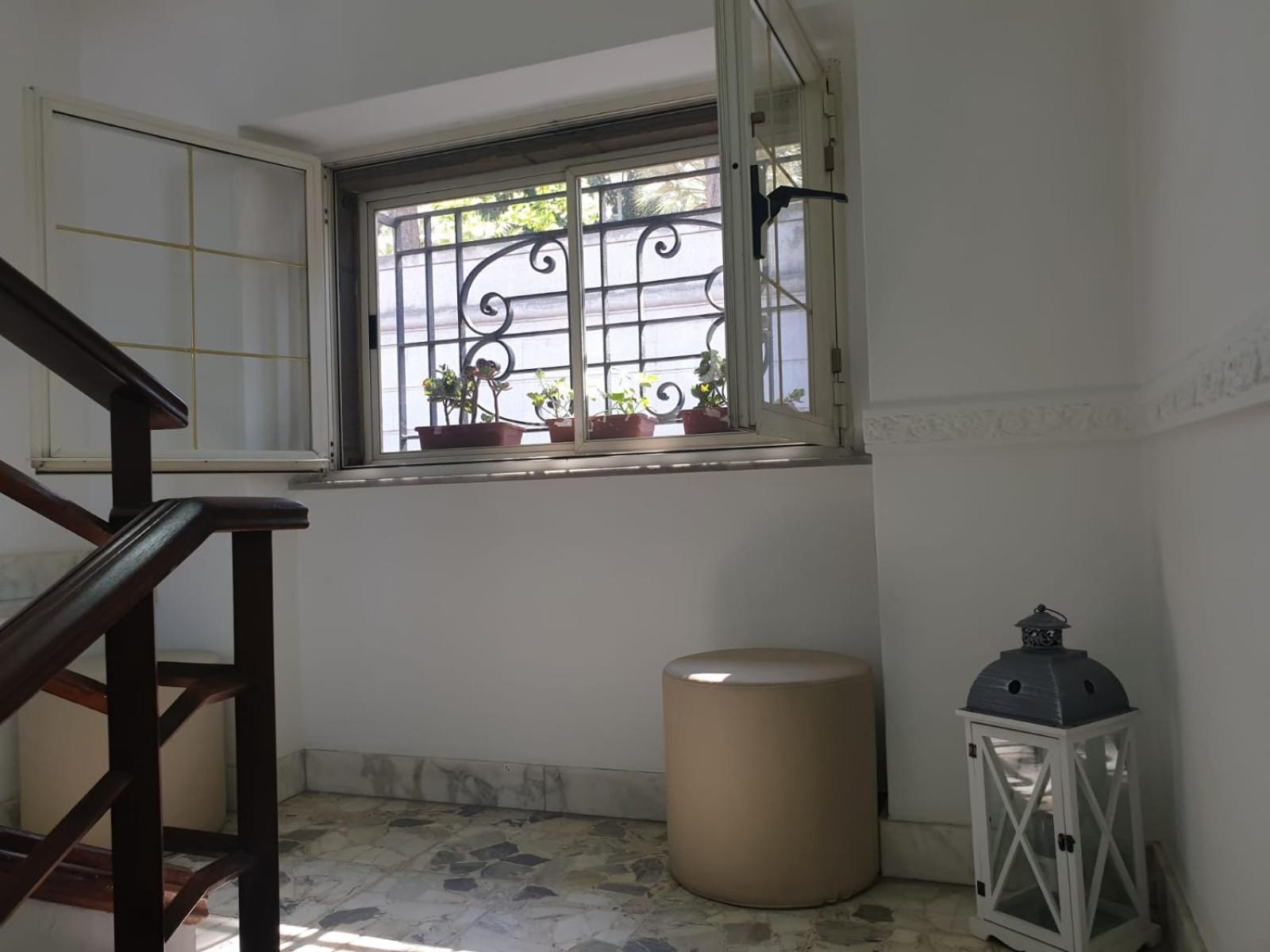 Apartment House With Terrace In - Civico 5 *