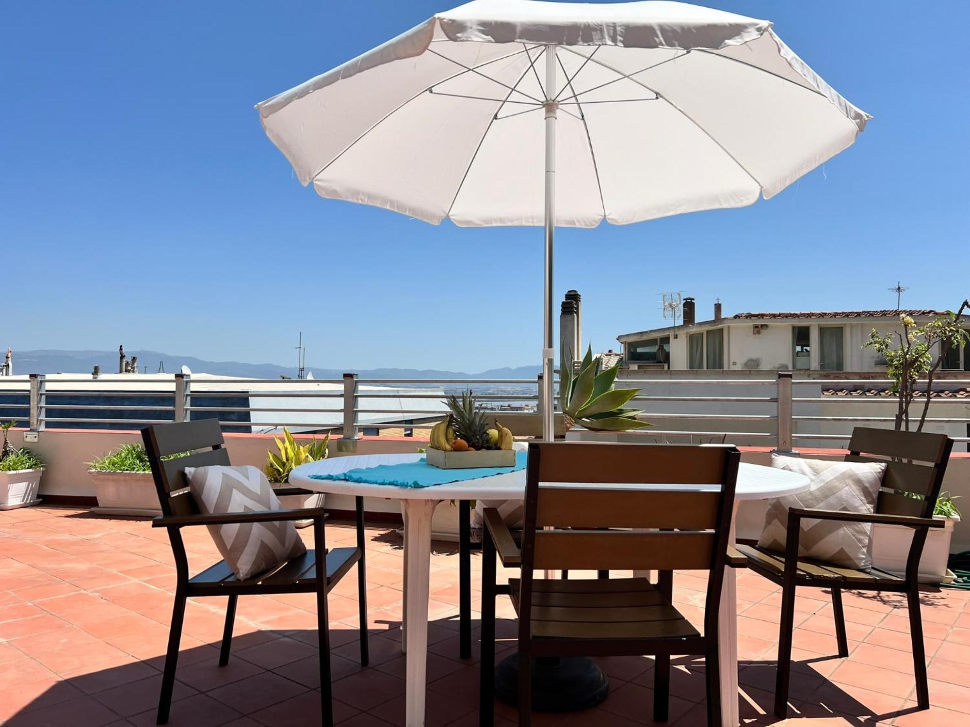 House With Terrace In - Civico 5 Apartment *